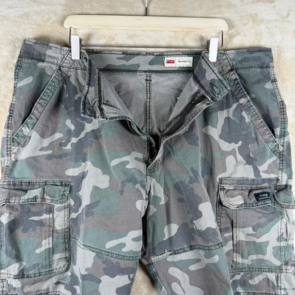 Wrangler Mens Size 40 Relaxed Fit Camo Cargo Shorts Green Brown Woodland Ripstop